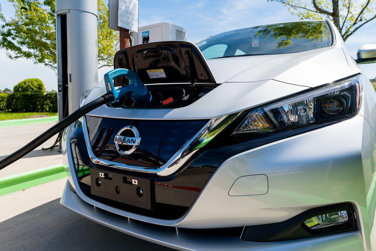 دراسة :  هذه أسباب عودة ملاك السيارات الكهربائية لـ سيارات الوقود